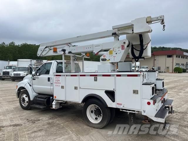 Ford F-750 Truck mounted platforms
