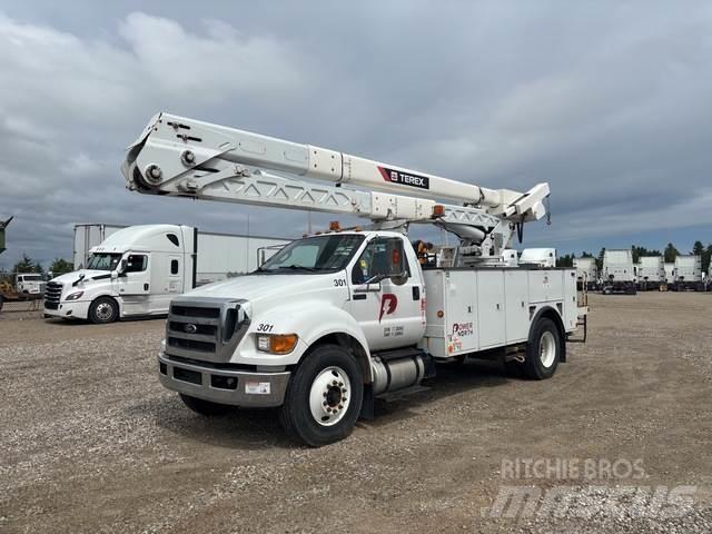 Ford F-750 Truck mounted platforms