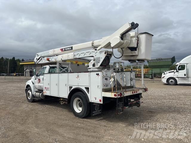 Ford F-750 Truck mounted platforms