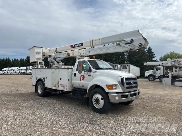 Ford F-750 Truck mounted platforms