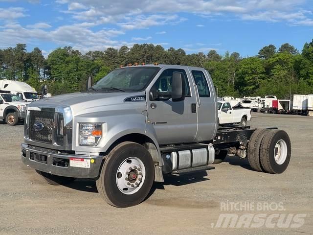 Ford F-750 Cabins and interior