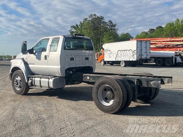 Ford F-750 Cabins and interior