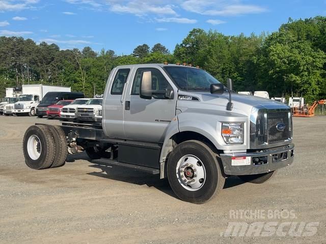 Ford F-750 Cabins and interior