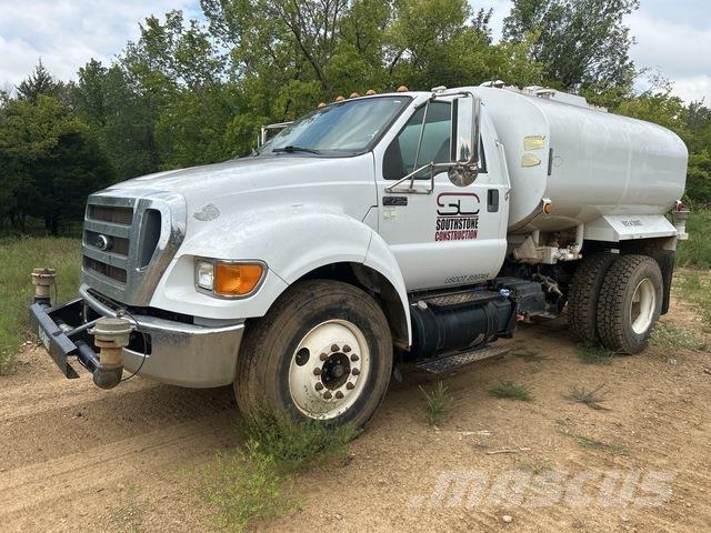 Ford F-750 Water bowser
