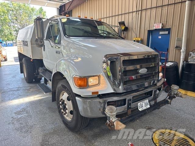 Ford F-750 Water bowser