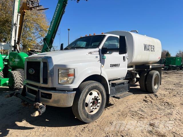 Ford F-750 Water bowser
