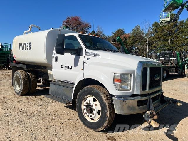 Ford F-750 Water bowser
