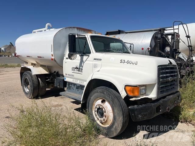 Ford F-800 Water bowser