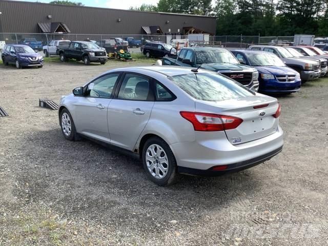 Ford Focus SE Cars