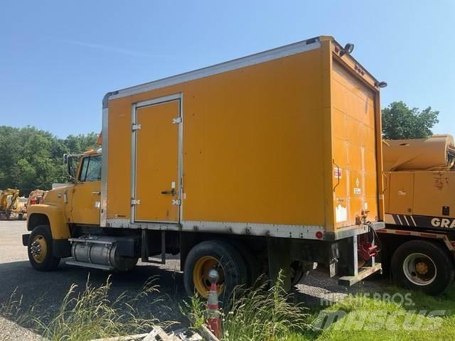 Ford L8000 Municipal / general purpose vehicles