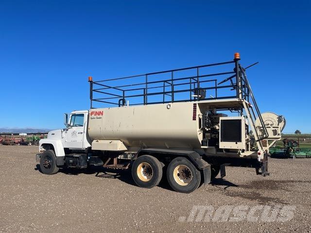 Ford L9000 Farm machinery