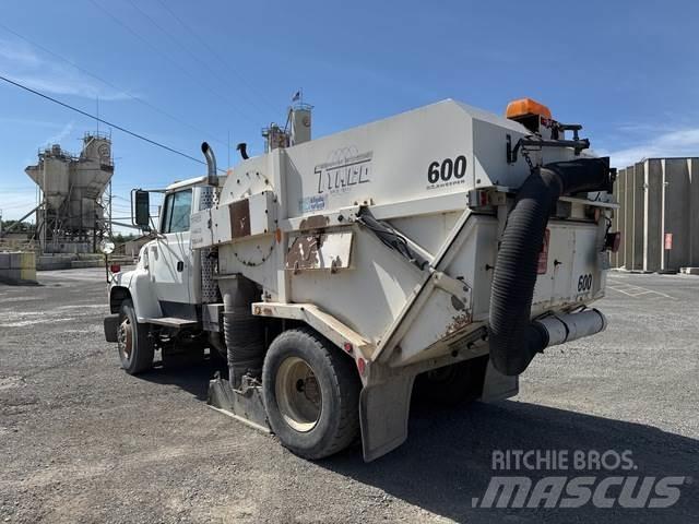 Ford LN7000 Sweeper trucks