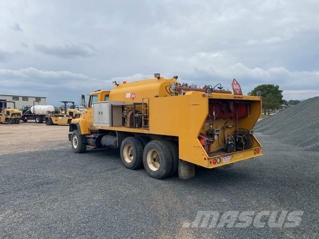 Ford LNT8000 Tanker trucks