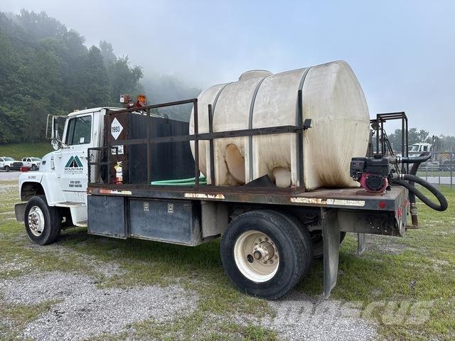 Ford LNT8000 Tanker trucks