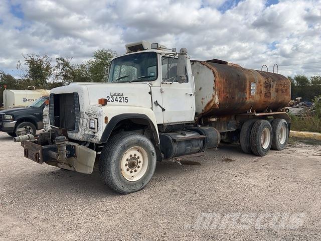 Ford LT9000 Water bowser