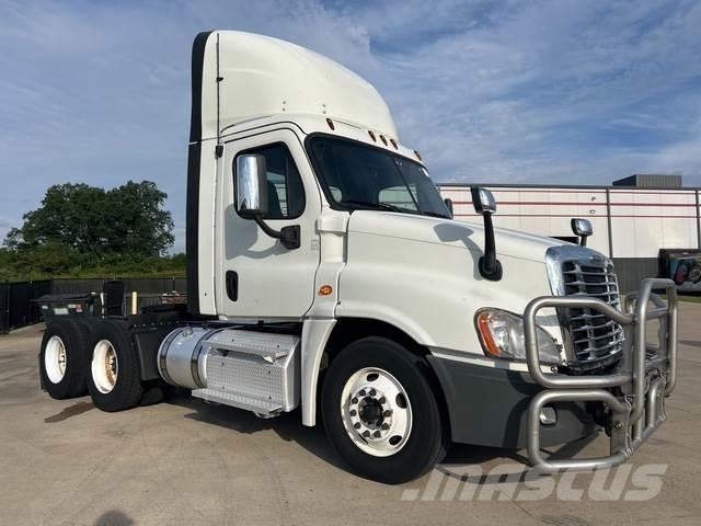 Freightliner  Prime Movers