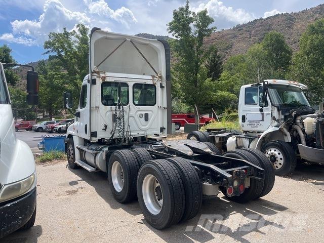 Freightliner  Prime Movers