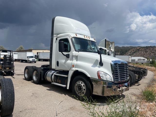 Freightliner  Prime Movers