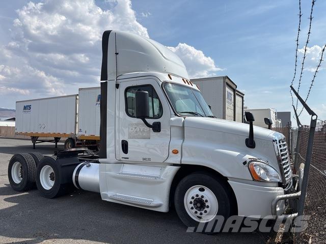 Freightliner  Prime Movers