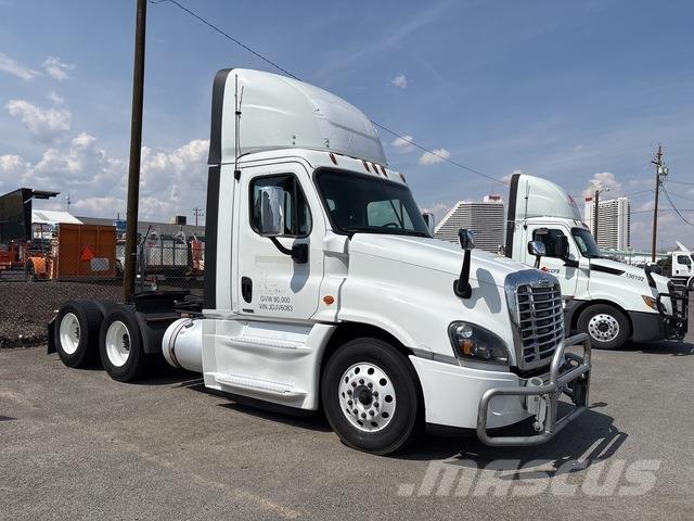 Freightliner  Prime Movers