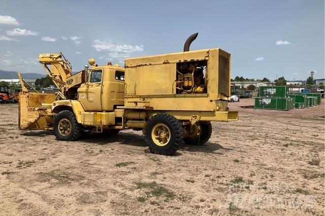  FWD KB4-3392 Snow blades and plows