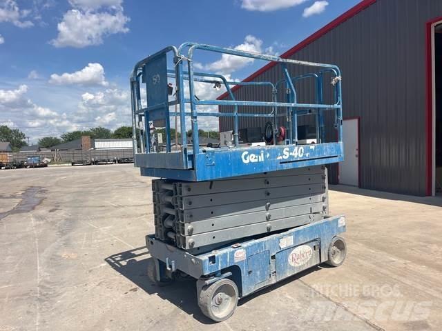 Genie GS-4047 Scissor lifts