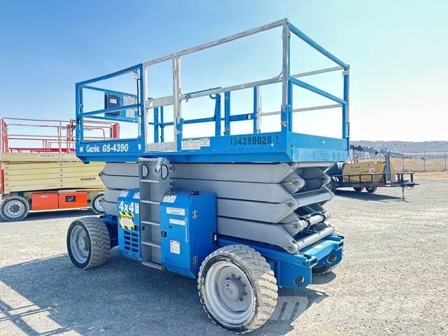 Genie GS-4390 Scissor lifts