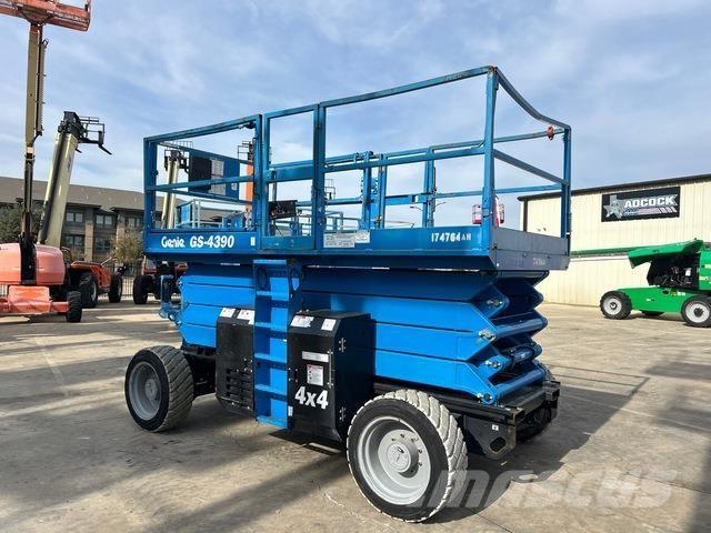 Genie GS-4390 Scissor lifts