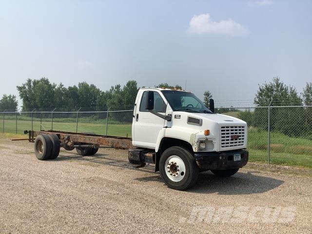 GMC C7500 Cabins and interior