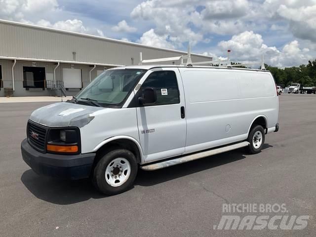 GMC Savana Panel vans