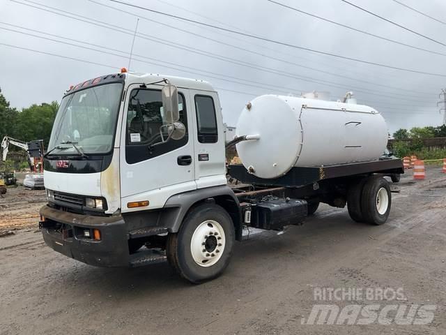 GMC T7500 Water bowser
