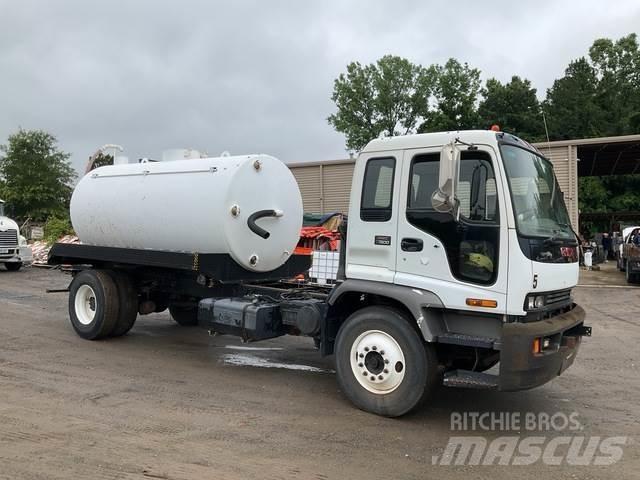 GMC T7500 Water bowser