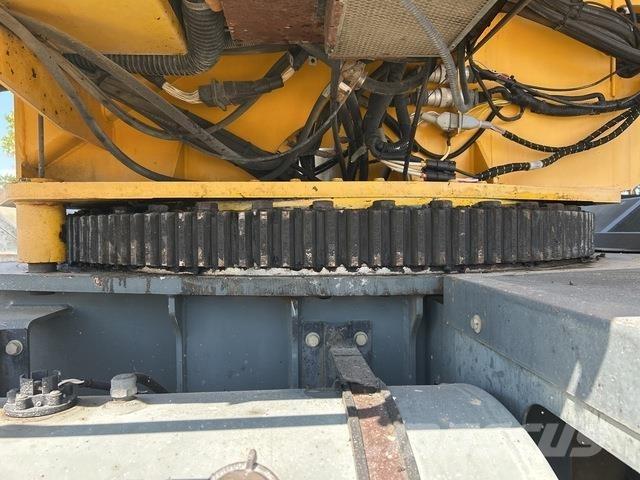 Grove RT700E Rough terrain cranes