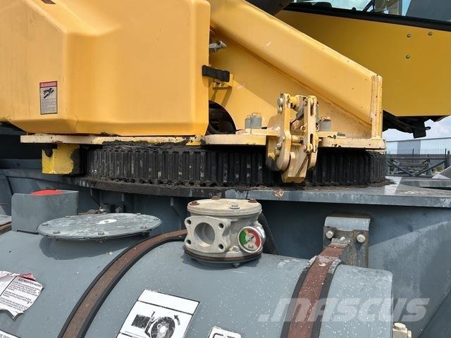 Grove RT700E Rough terrain cranes