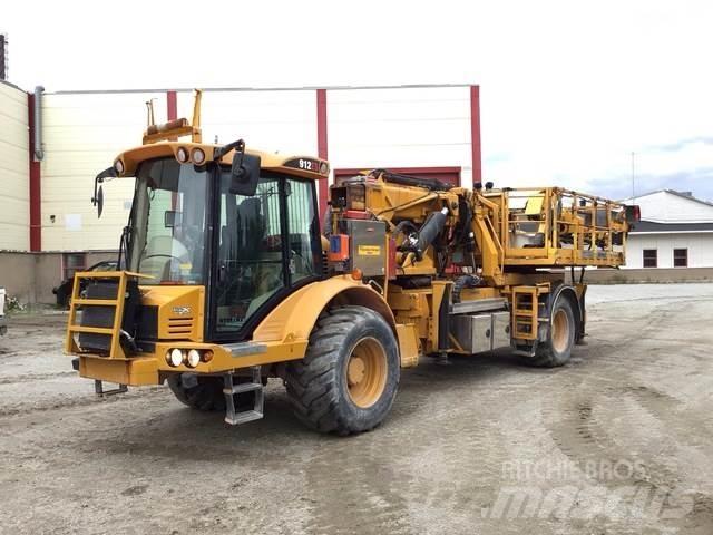 Hydrema 912 Truck mounted platforms