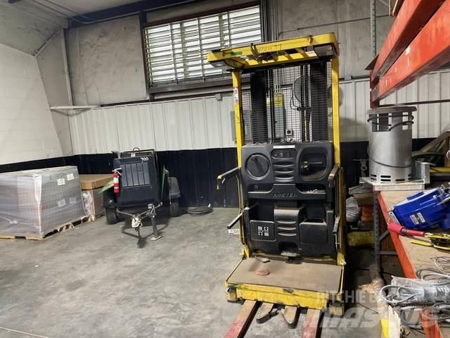 Hyster R30XMS Electric forklift trucks