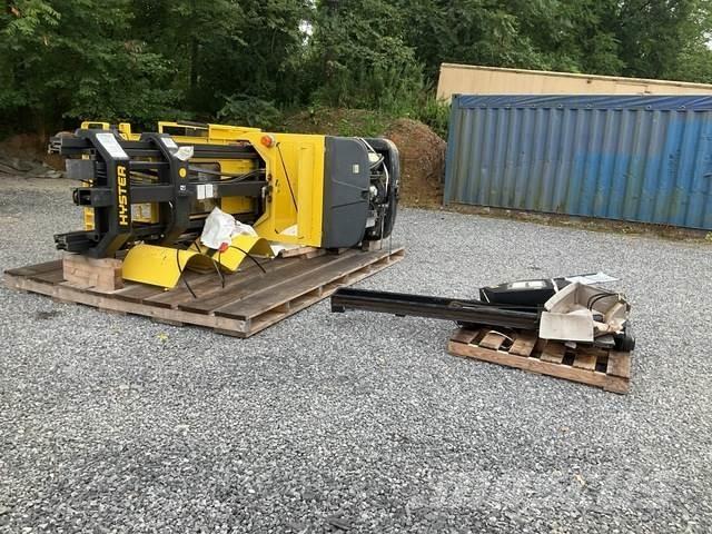 Hyster V30XMU Medium lift order picker