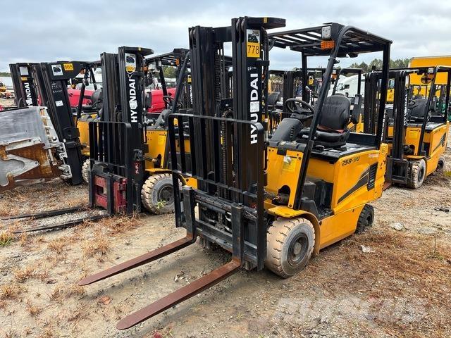 Hyundai 25B-9U Electric forklift trucks