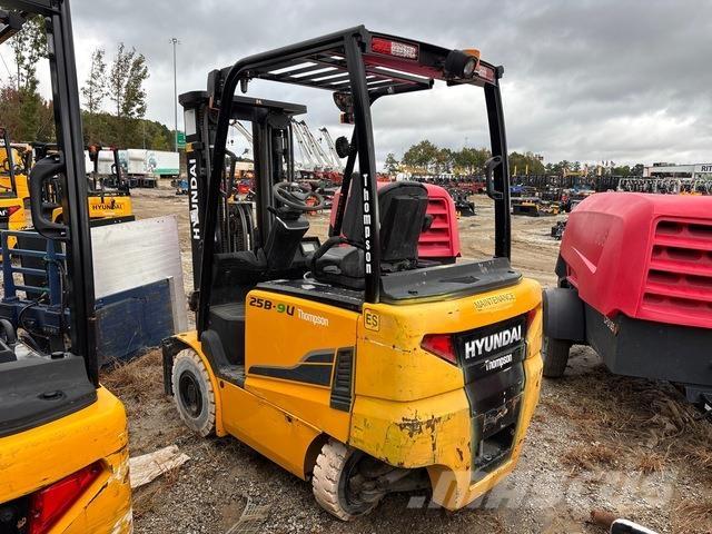 Hyundai 25B-9U Electric forklift trucks