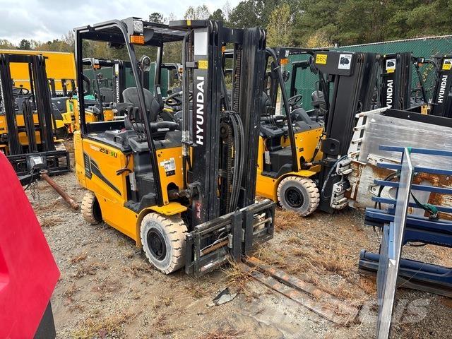 Hyundai 25B-9U Electric forklift trucks