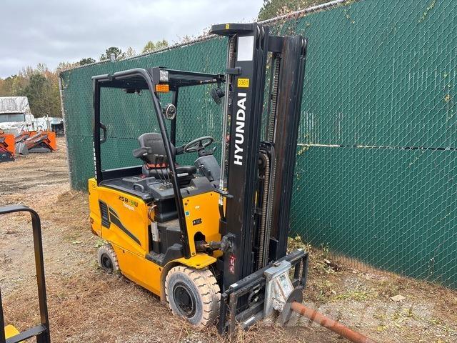 Hyundai 25B-9U Electric forklift trucks