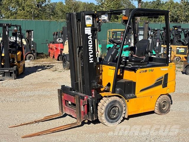 Hyundai 25B-9U Electric forklift trucks