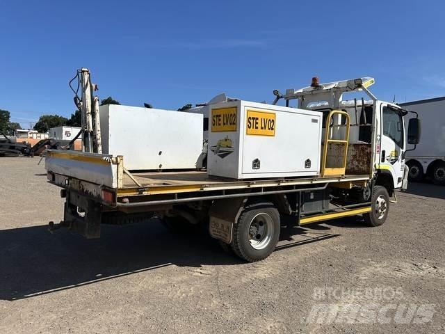 Isuzu NPS 300 Truck mounted cranes