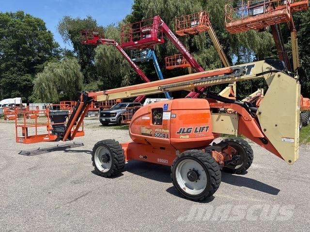 JLG 600AJ Articulated boom lifts