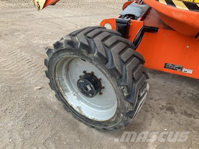 JLG 600AJ Articulated boom lifts