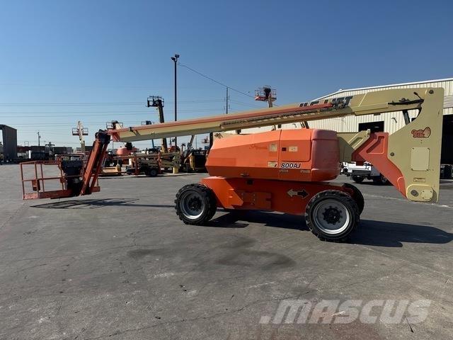 JLG 800AJ Articulated boom lifts