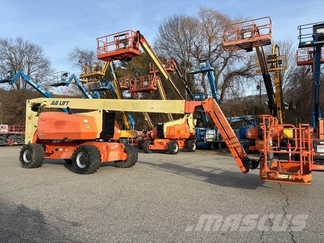 JLG 800AJ Articulated boom lifts