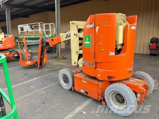 JLG E300 AJP Articulated boom lifts