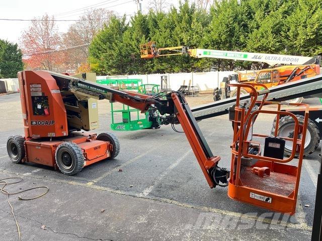JLG E300 AJP Articulated boom lifts
