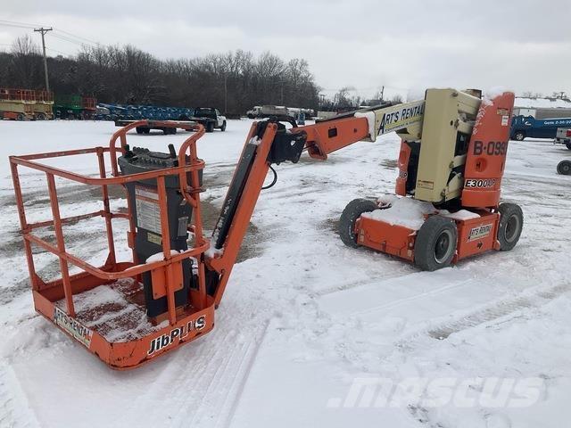 JLG E300AJP Articulated boom lifts